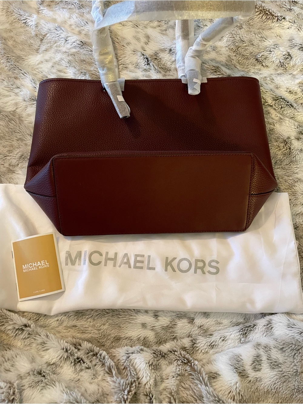 NWT! Michael Kors Jet Set Travel Double Pocket Tote in Oxblood Color - Picture 4 of 10